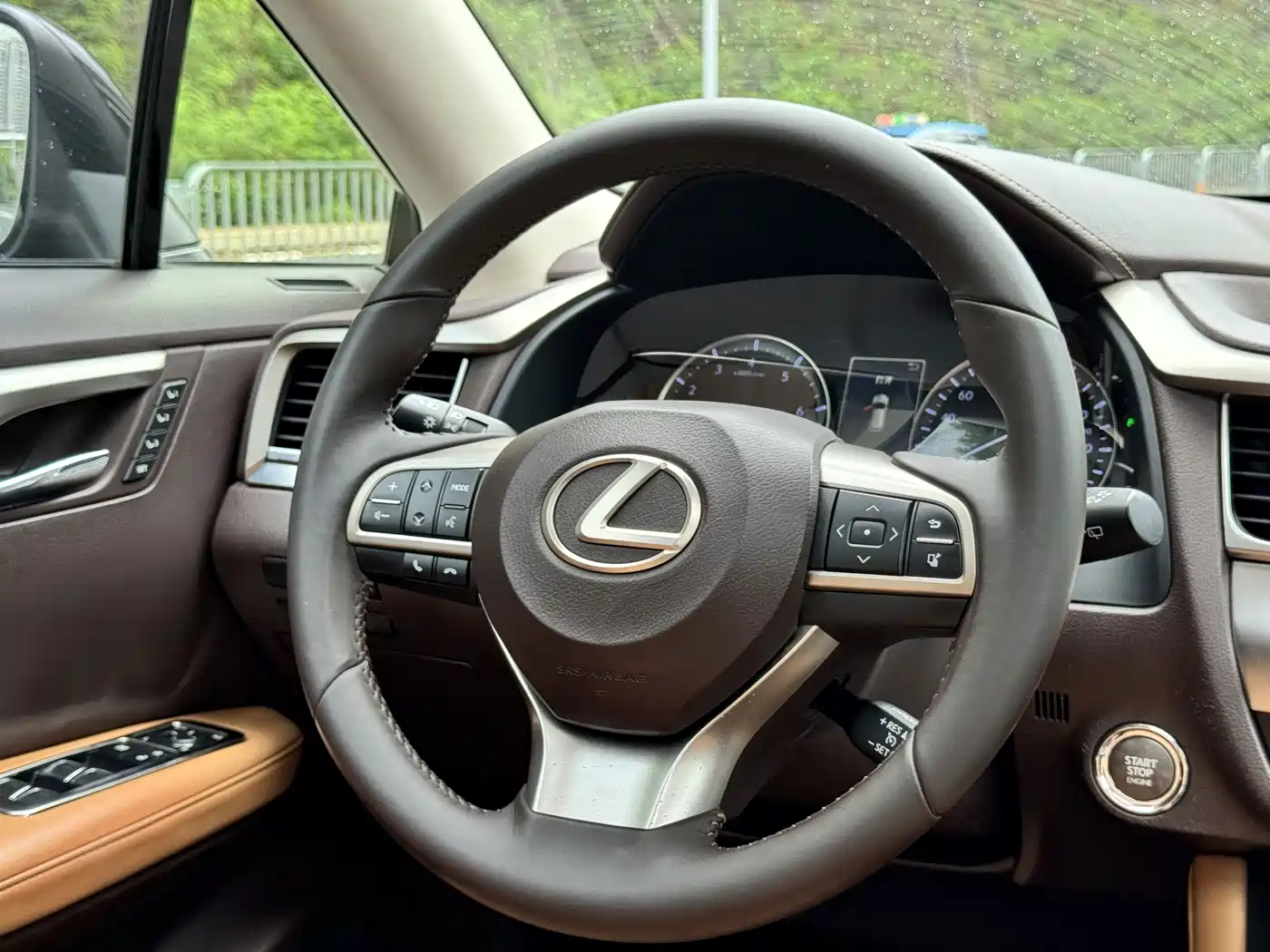 Photo 9 - Lexus RX