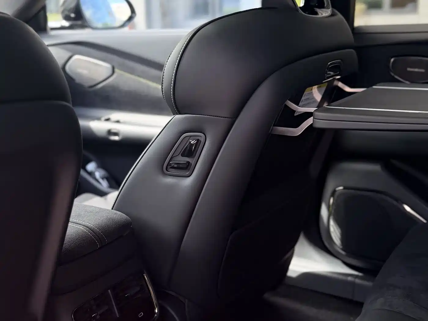 Lynk & Co 10 EM-P 2025 Facelift 240 AWD Ultra Sport Edition фото 15