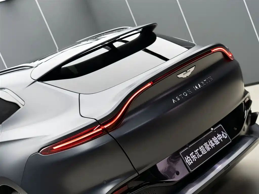 ASTON MARTIN DBX