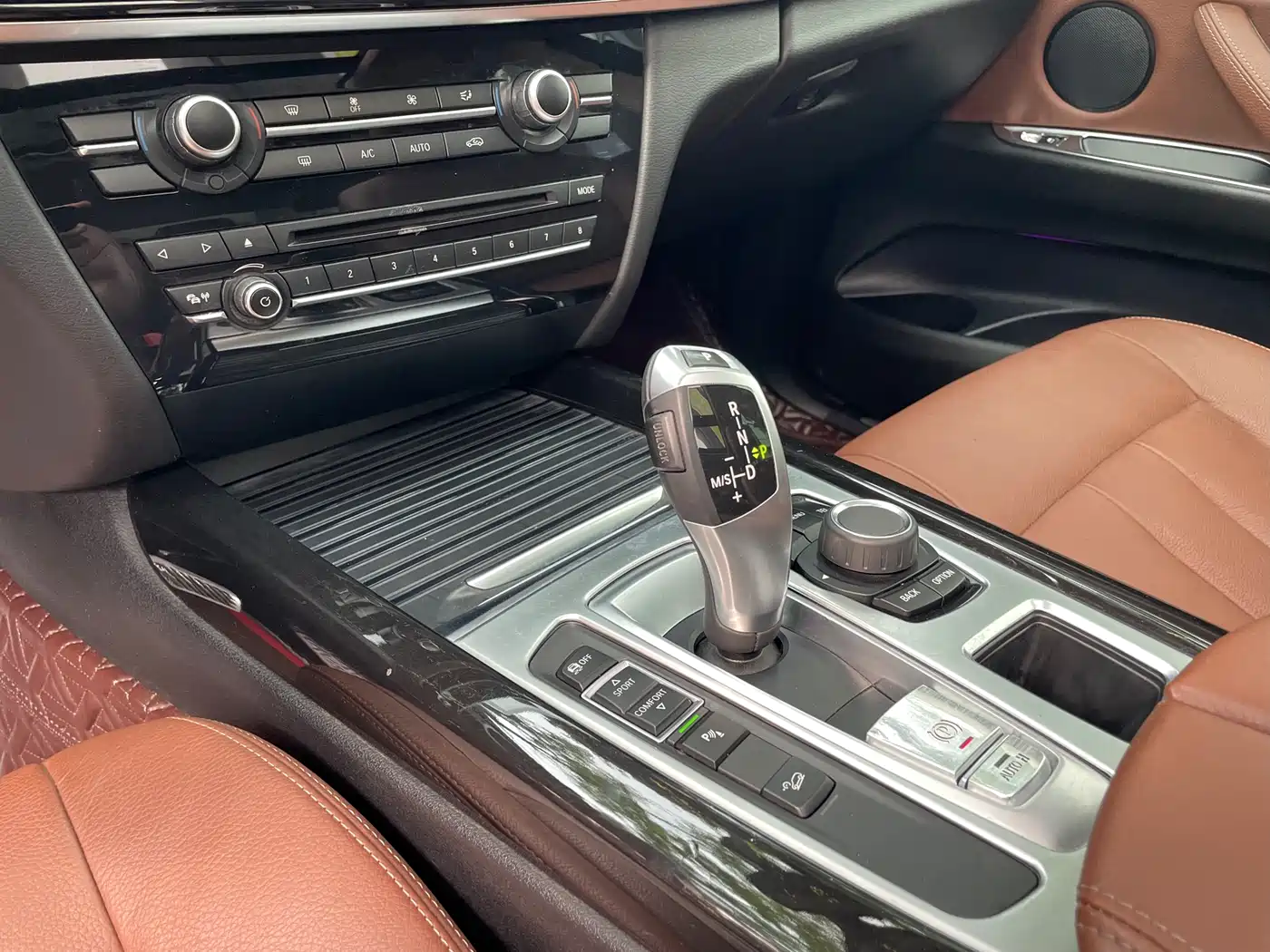 BMW X5 (Import) 2018 xDrive35i Elegant Model фото 12