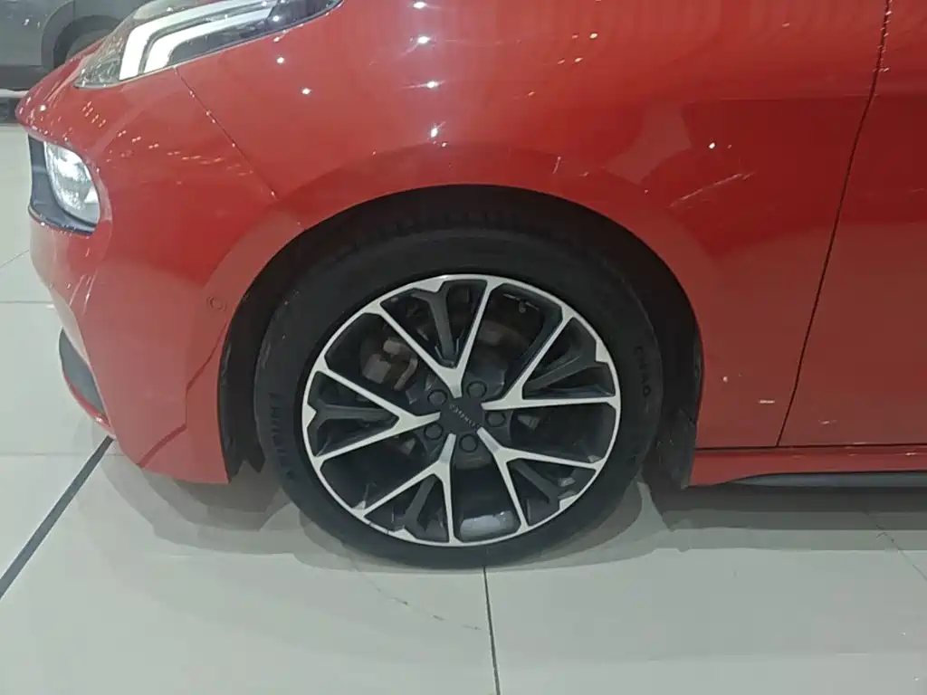 Фото 23 - Lynk & Co 03