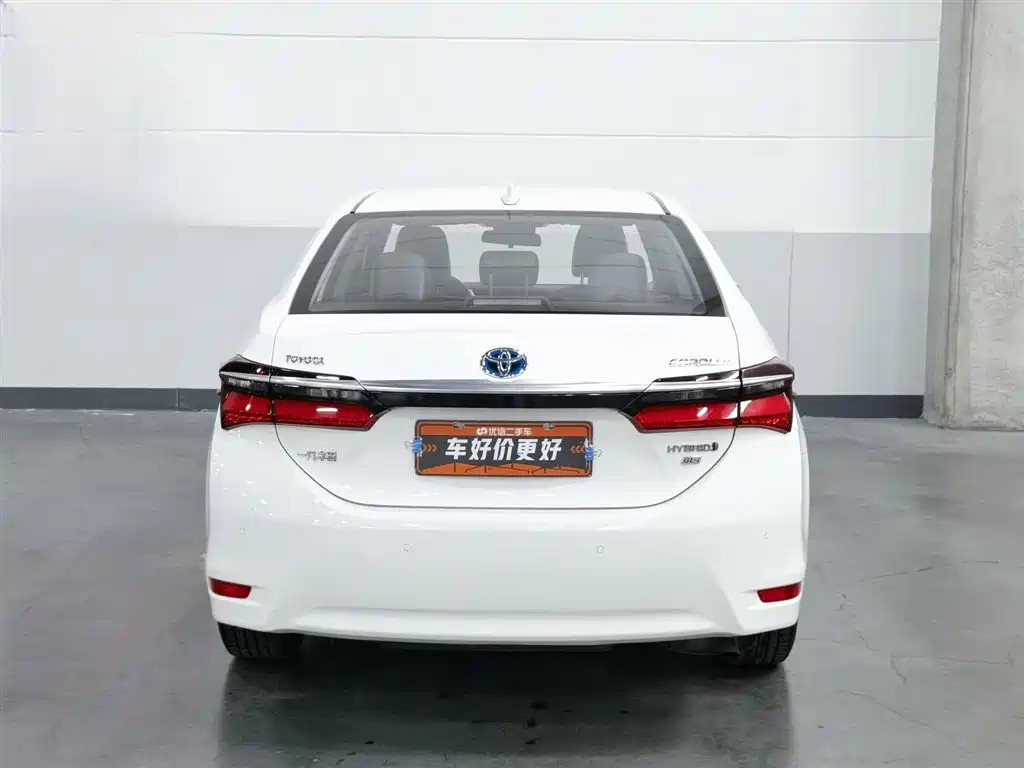 Toyota Corolla 2018 Hybrid 1.8L E-CVT Smart Edition фото 4