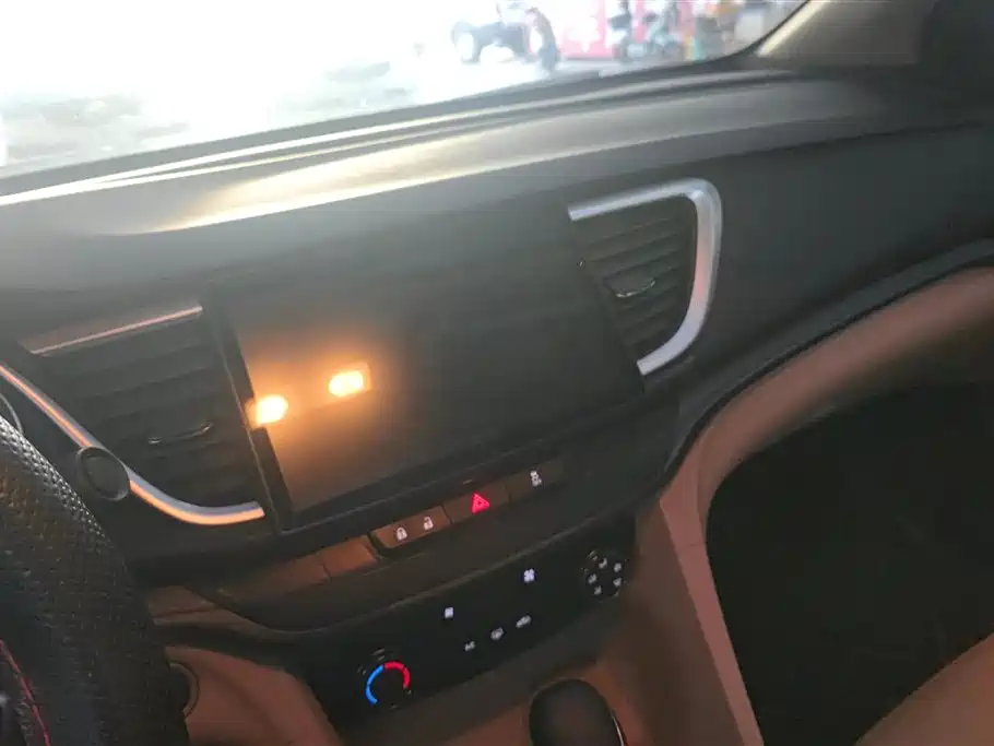 Buick Excelle 2017 15N Automatic Elite фото 13
