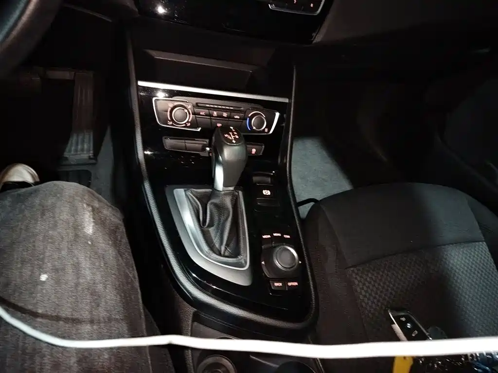 BMW 2 Series Touring 2018 218i Sport Line фото 11
