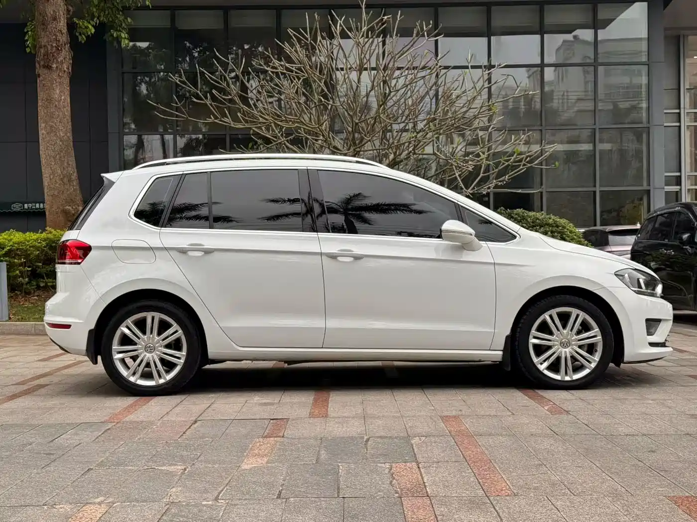 Volkswagen Golf Sportsvan 2016 280TSI Automatic Luxury фото 4