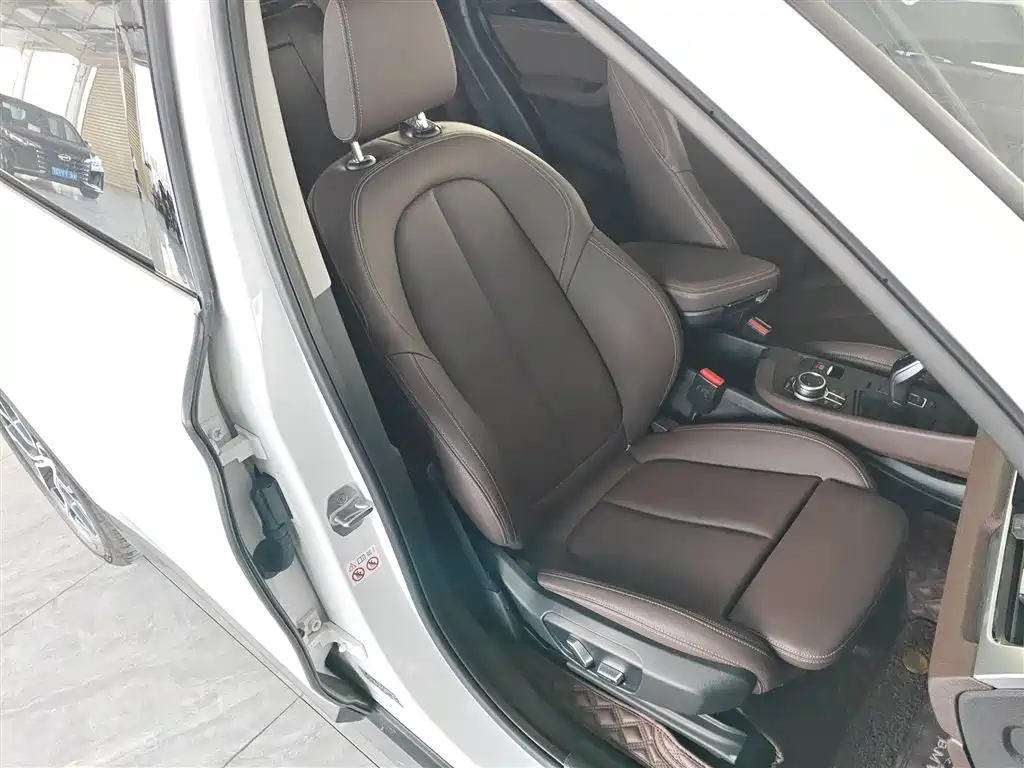 BMW X1 2022 sDrive25Li Leading фото 16