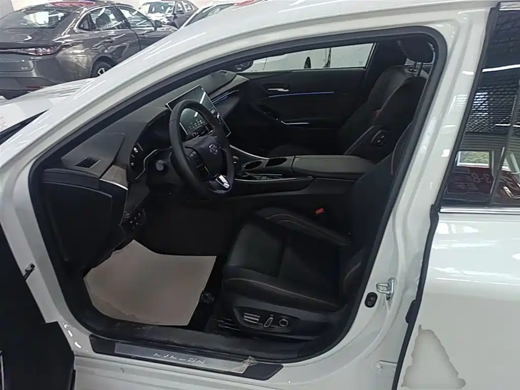 Toyota Avalon 2024 Model Hybrid 2.5L XLE Prestige Edition фото 15