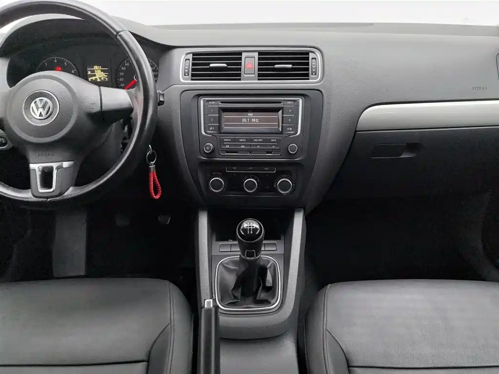 Volkswagen Sagitar 2014 Facelift 1.6L Manual Leading Version фото 12