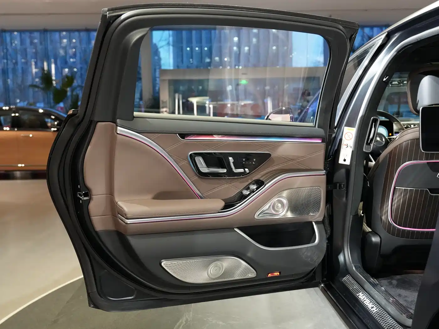 Mercedes-Benz Maybach S-Class 2022 S 680 4MATIC Craftsmanship Limited Launch Edition фото 18
