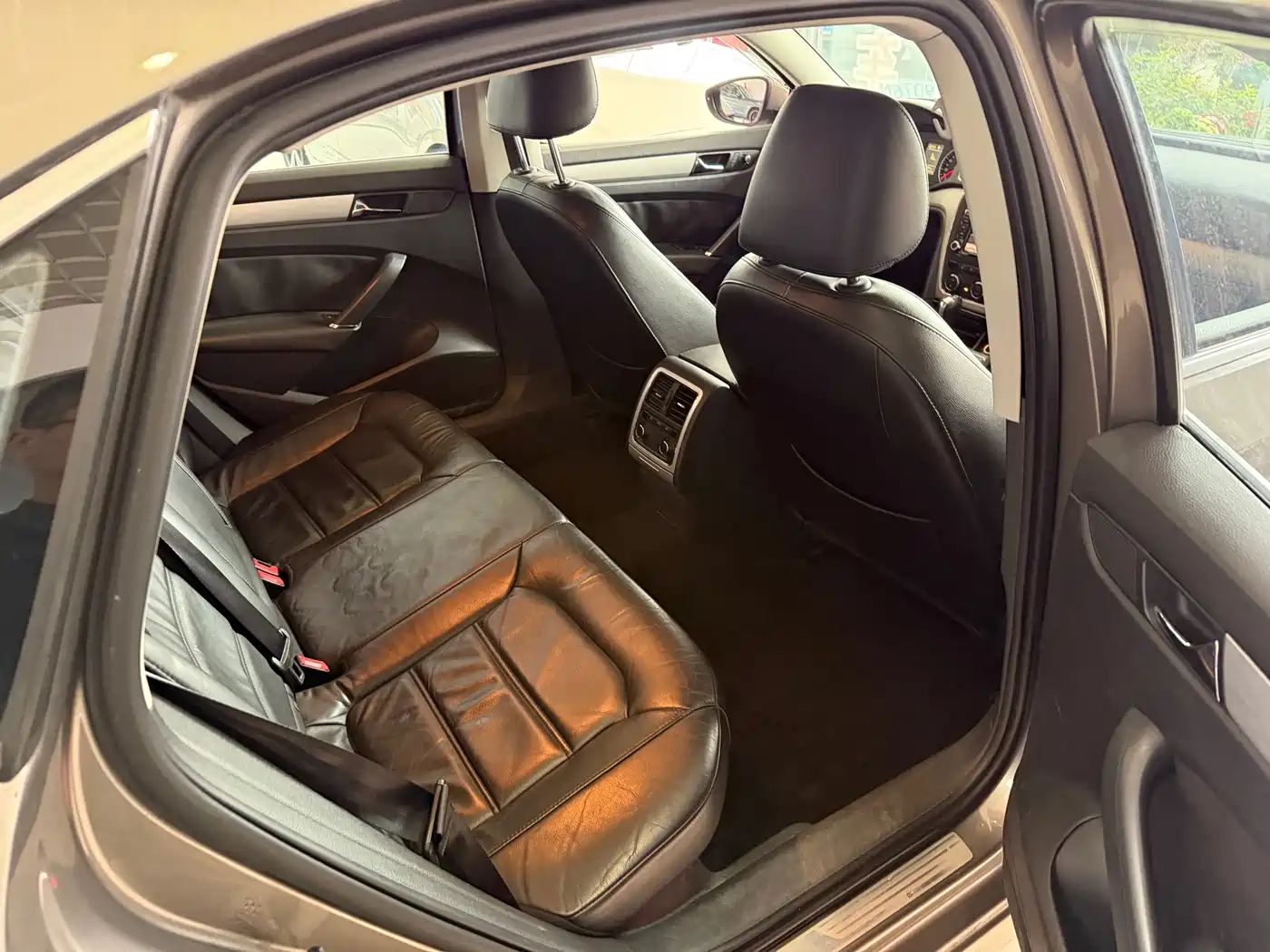 Volkswagen Passat 2014 1.8TSI DSG Luxury Edition фото 9