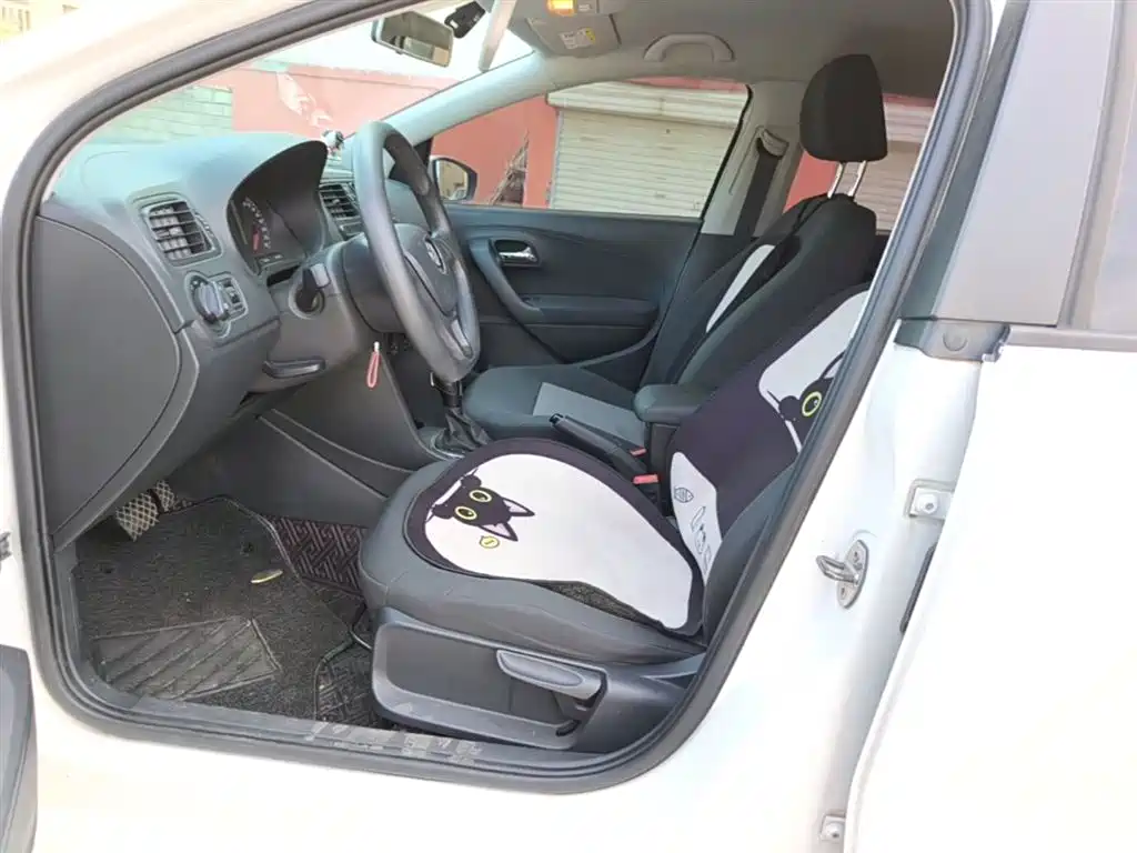 Volkswagen Polo 2016 1.4L Automatic Trend фото 15