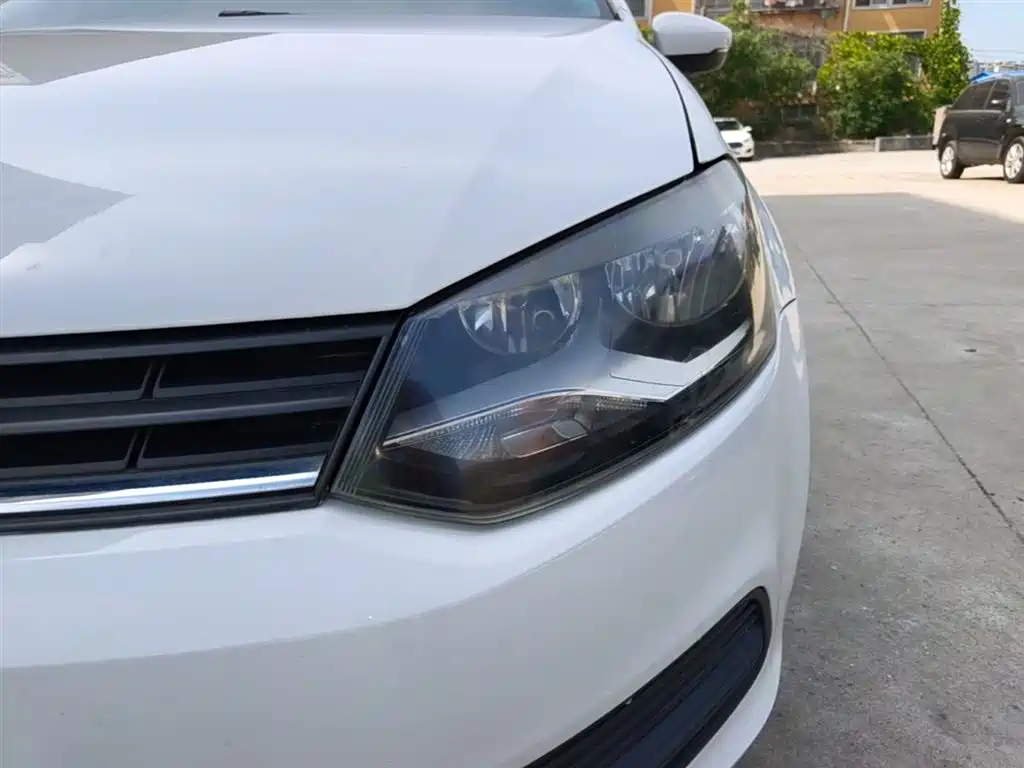 Volkswagen Polo 2016 1.4L Automatic Trend фото 24