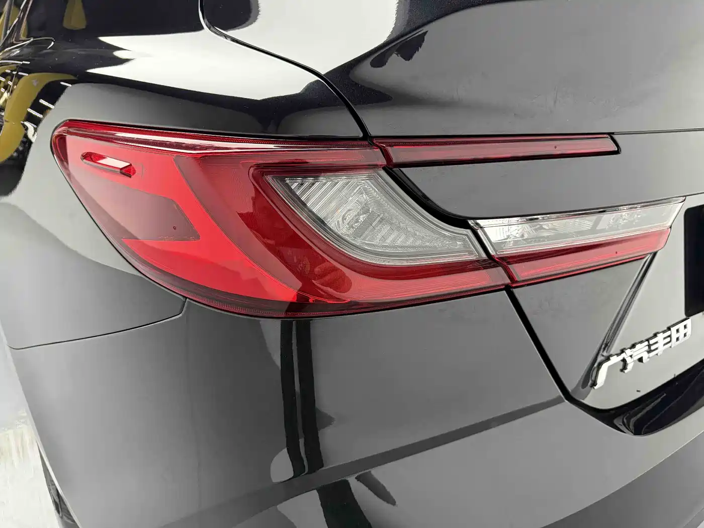Toyota Camry 2026 Hybrid 2.0HE Elite Edition фото 5