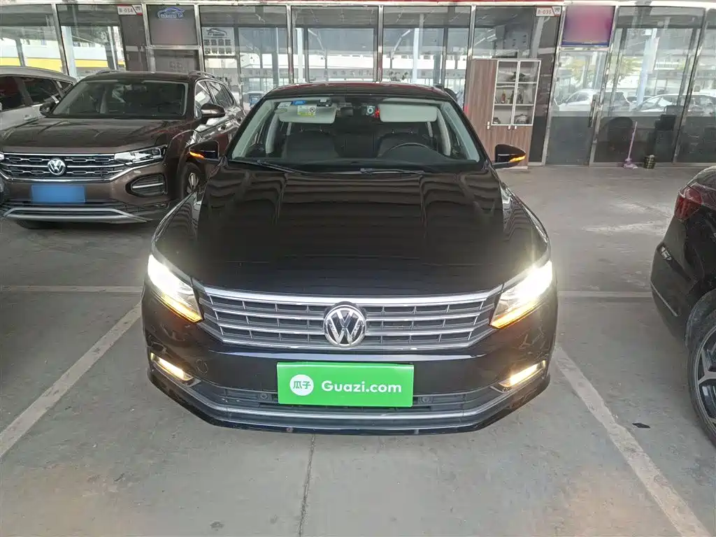 Volkswagen Passat 2017 330TSI DSG Luxury фото 3
