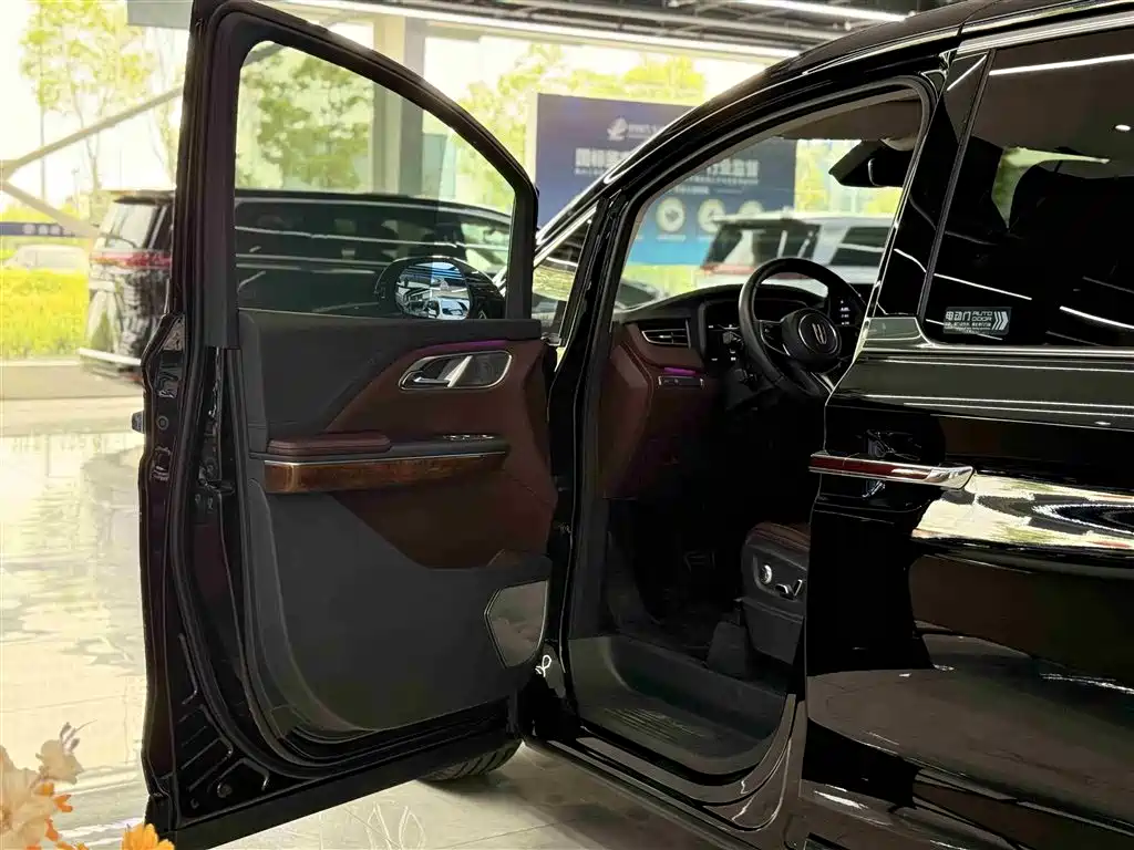 Hongqi HQ9 2023 2.0T Smart Connect Flag Enjoy Edition фото 19