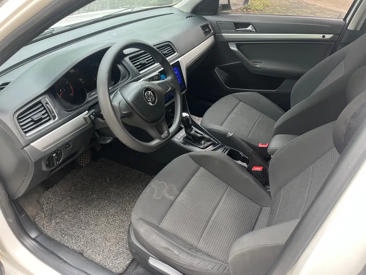 Volkswagen Lavida 2017 1.6L Automatic Trend Edition фото 10