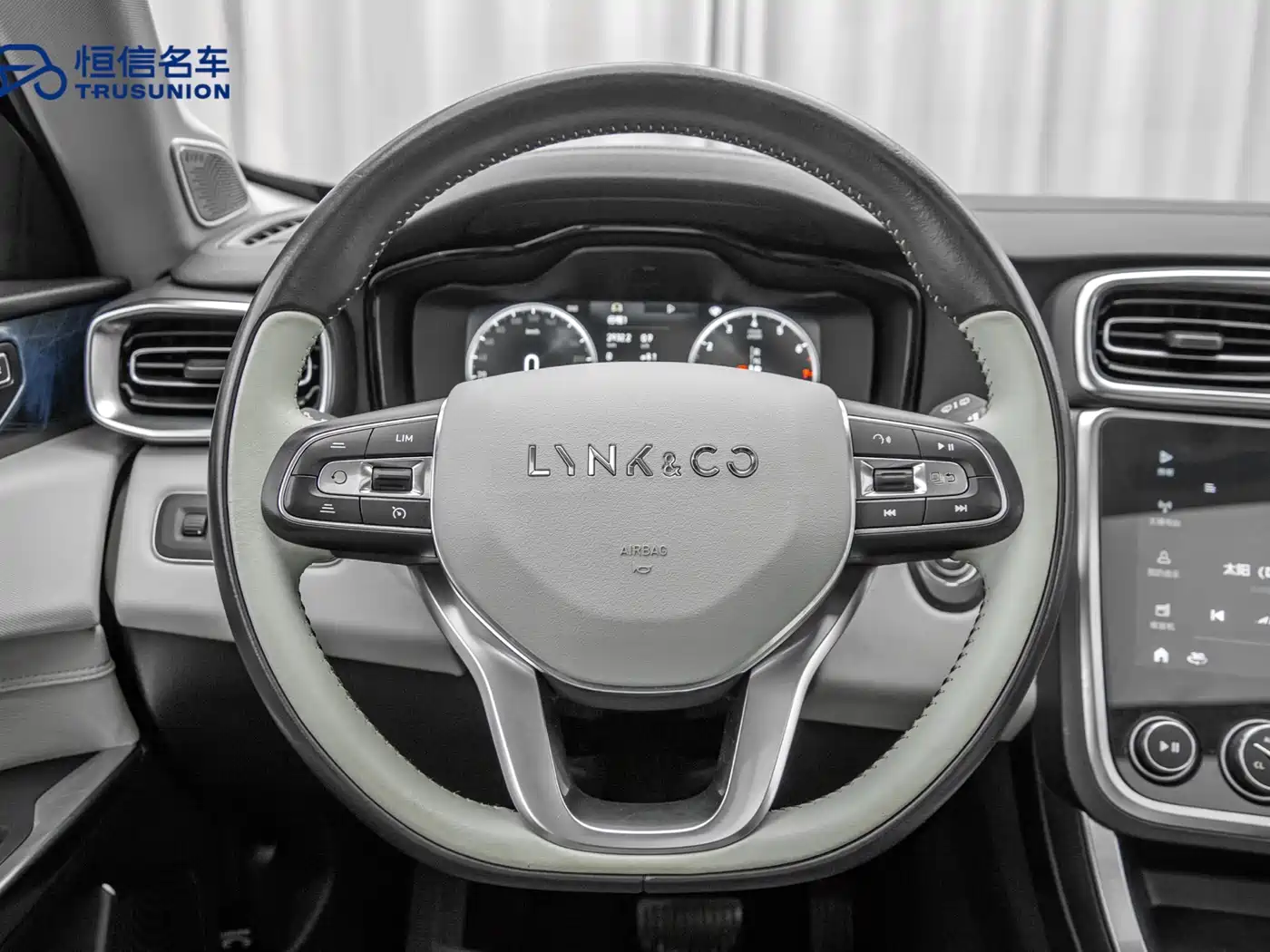 Lynk & Co 01 2019 2.0T 2WD Shine Pro Version China VI фото 17