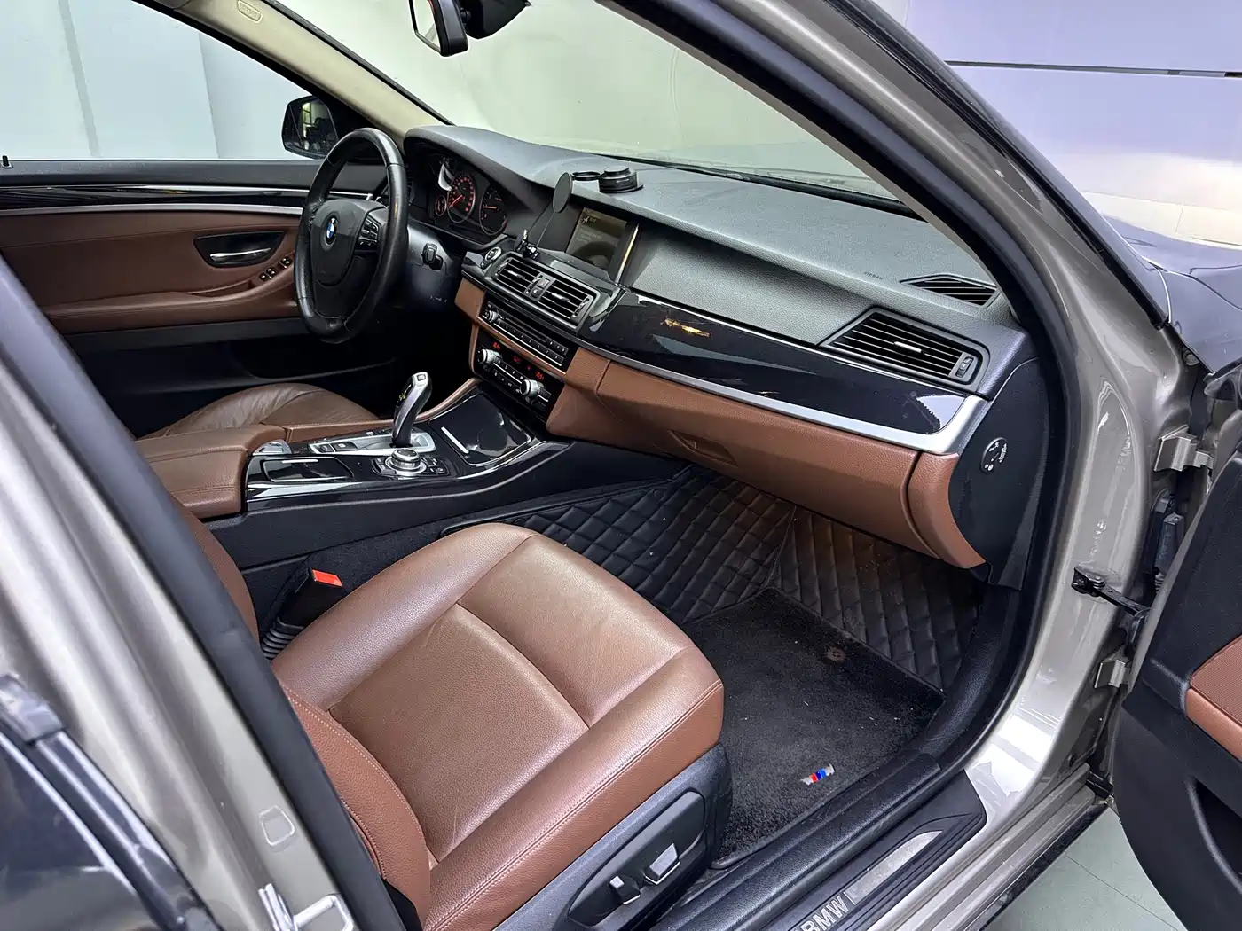 BMW 5 Series (Import) 2015 520i Elegance фото 13