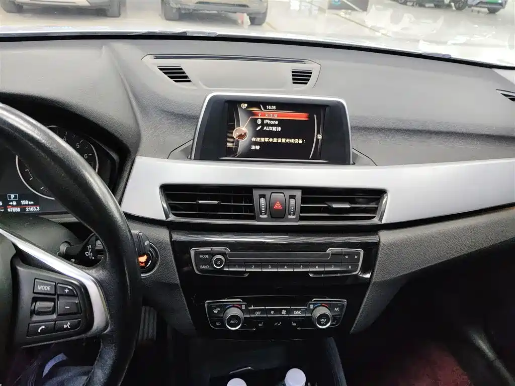 BMW X1 2016 sDrive18Li Premium Model фото 13