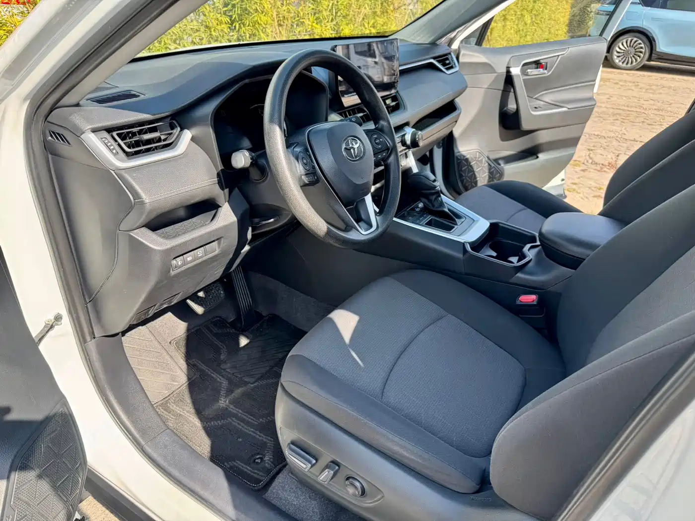 Toyota RAV4 Rongfang 2024 2.0L CVT FWD Style Edition фото 4