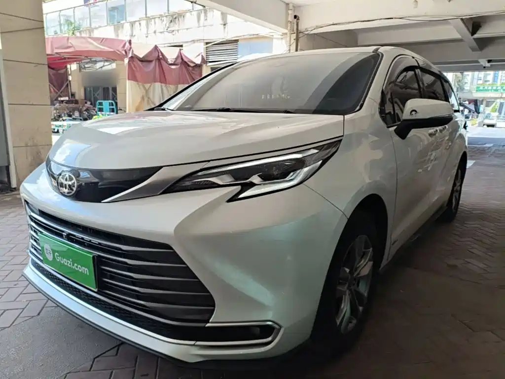 Toyota Sienna 2025 2024 2.5L Hybrid 4WD Premium Edition