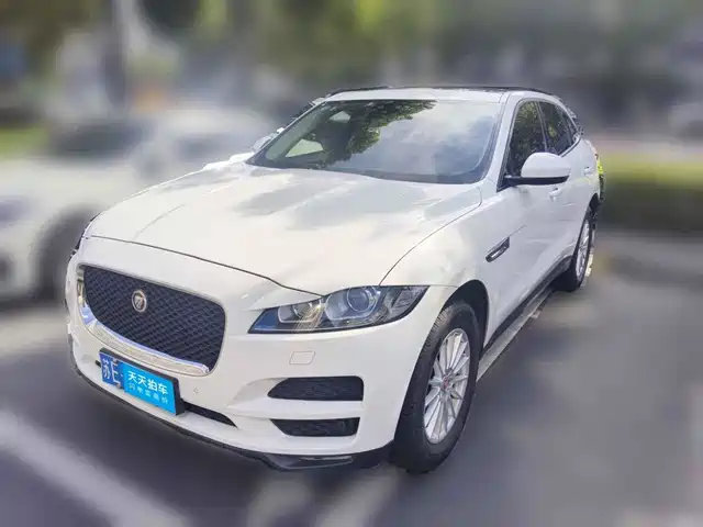 Jaguar F-PACE 2018 2.0T 2WD Urban Premium Edition — фото 1