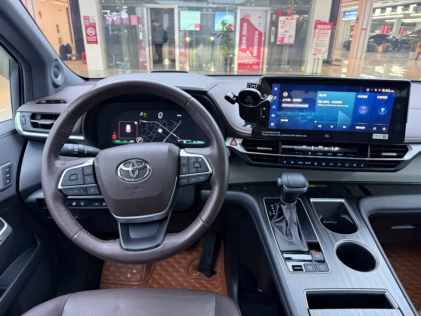 Toyota Granvia 2022 Model Year 2.5L Hybrid Flagship Edition фото 6