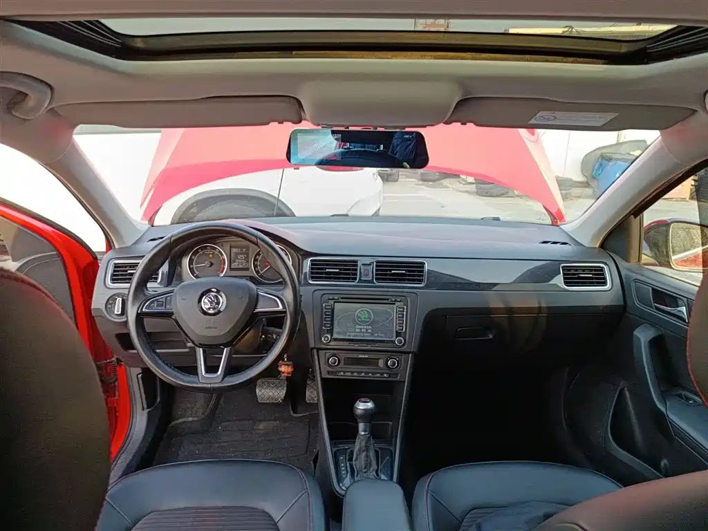 Škoda Skoda Rapid Spaceback 2016 1.6L Automatic Smart Edition фото 6