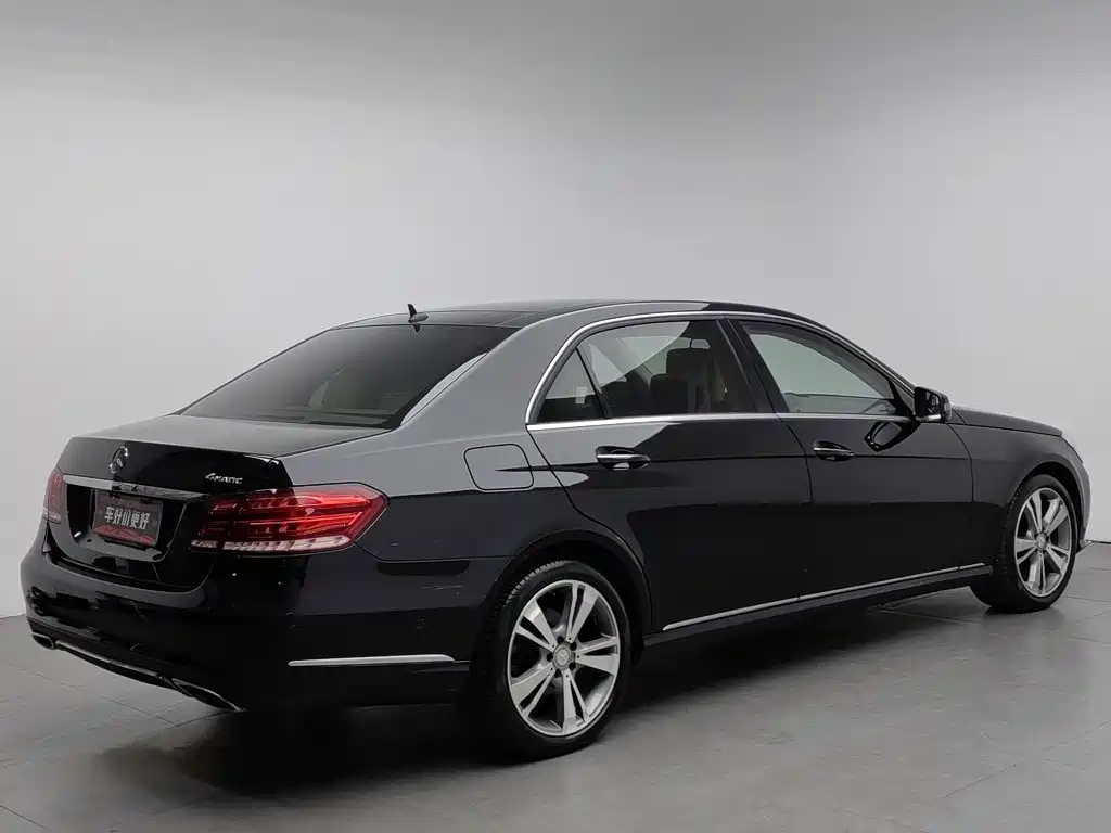 Фото 2 - Mercedes-Benz E-Class