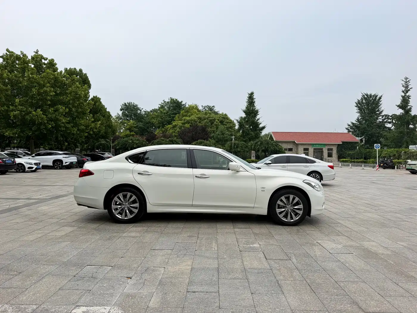 Infiniti Q70 2014 2013 Q70L 2.5L Luxury