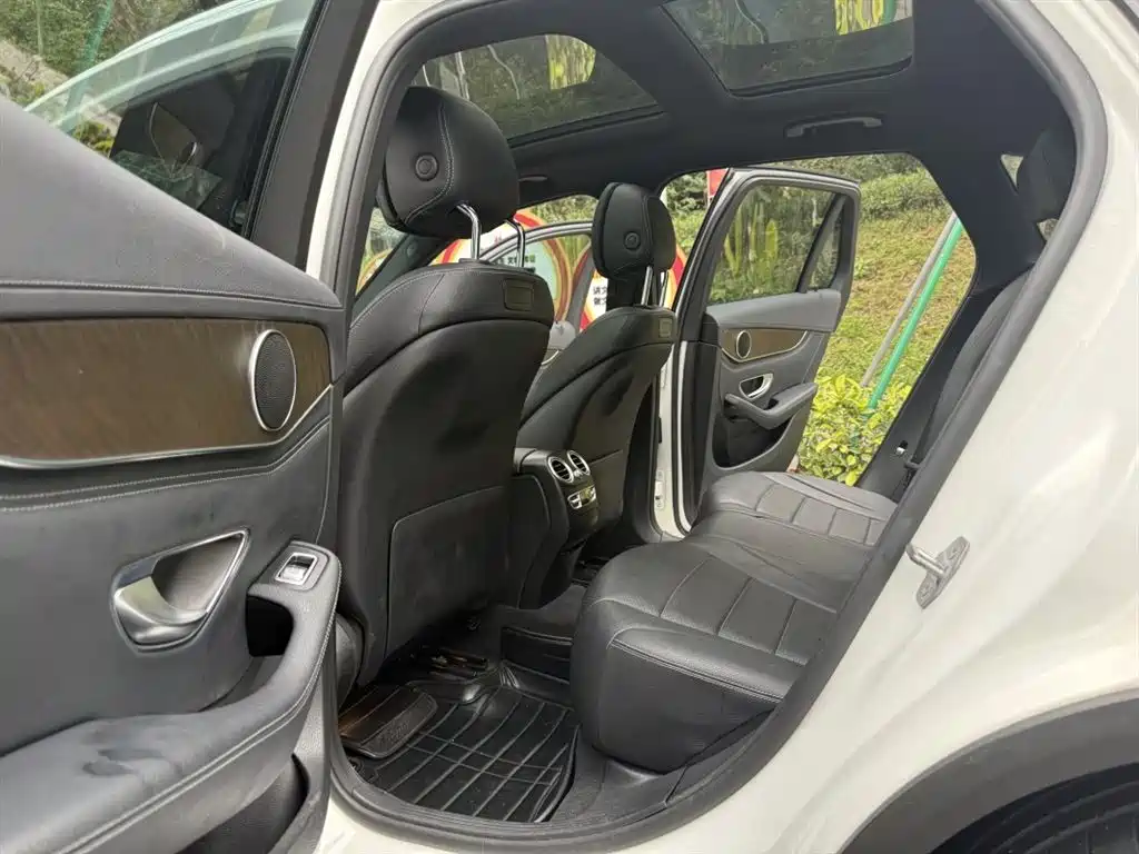 Mercedes-Benz GLC 2017 GLC 300 4MATIC Dynamic фото 4