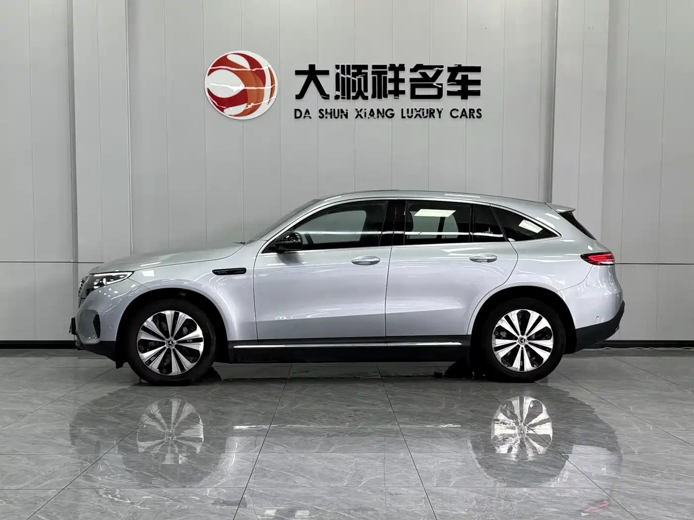 MERCEDES-BENZ EQC