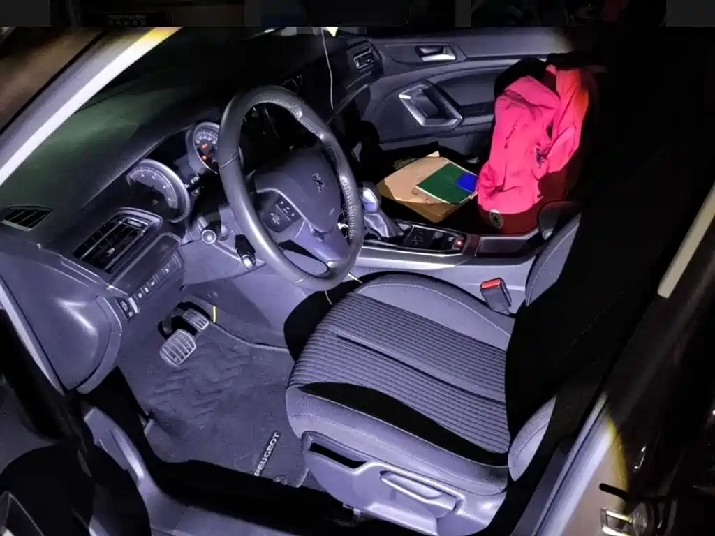 Peugeot 408 2014 1.8L Automatic Luxury Edition фото 13