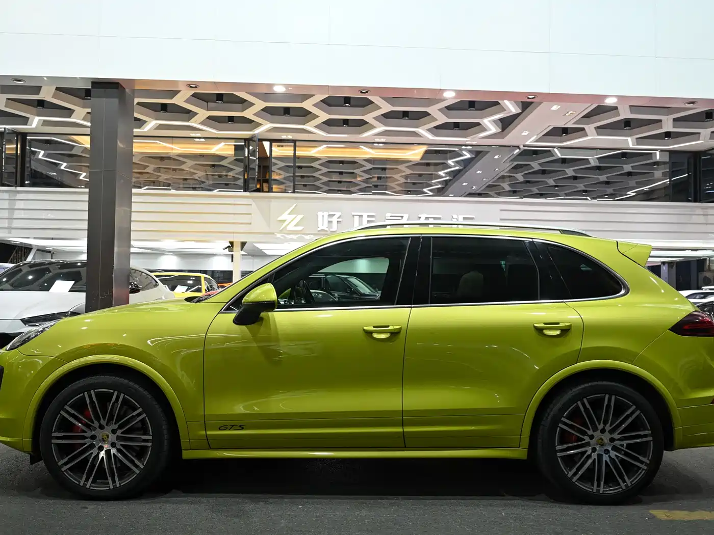 Porsche Cayenne 2015 Cayenne GTS 3.6T фото 3
