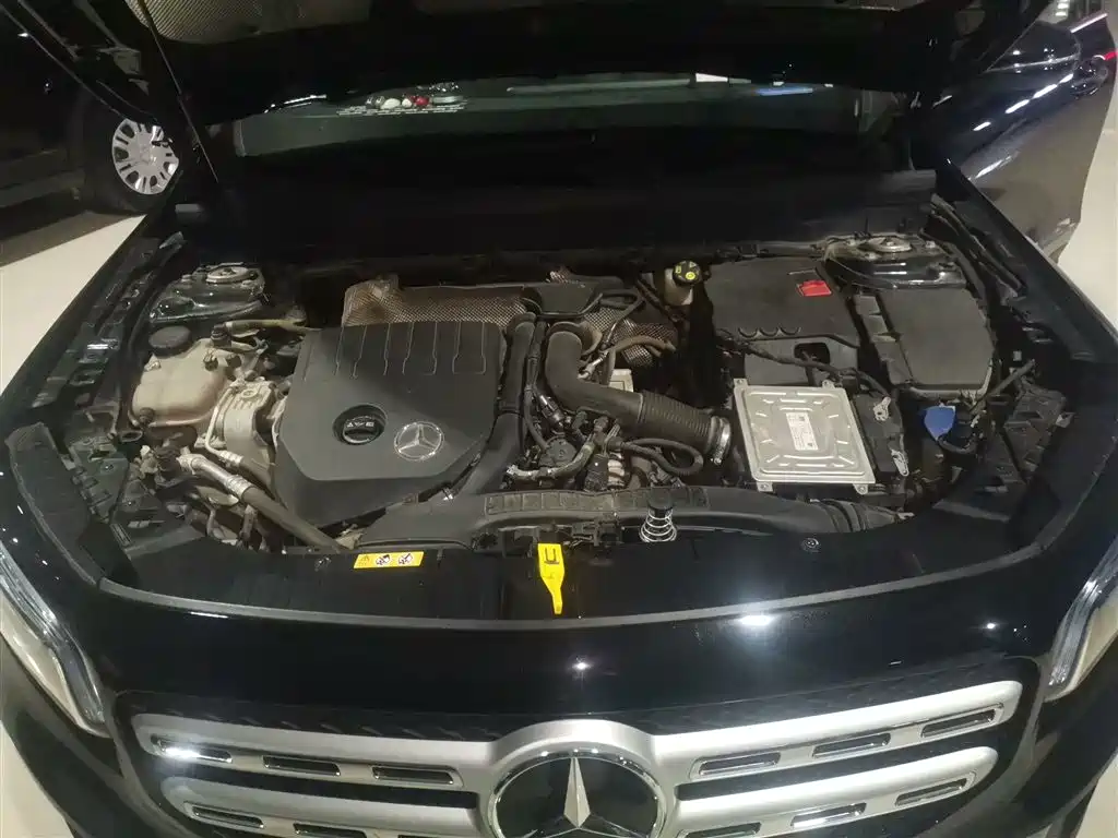 MERCEDES-BENZ GLB