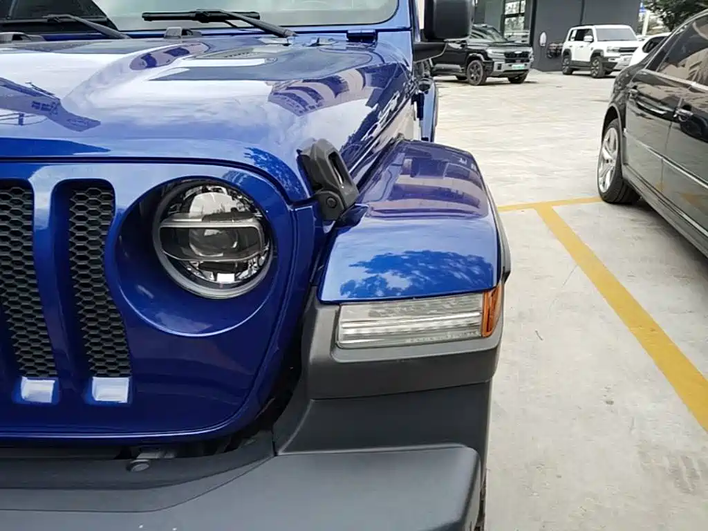 Photo 24 - Jeep Wrangler