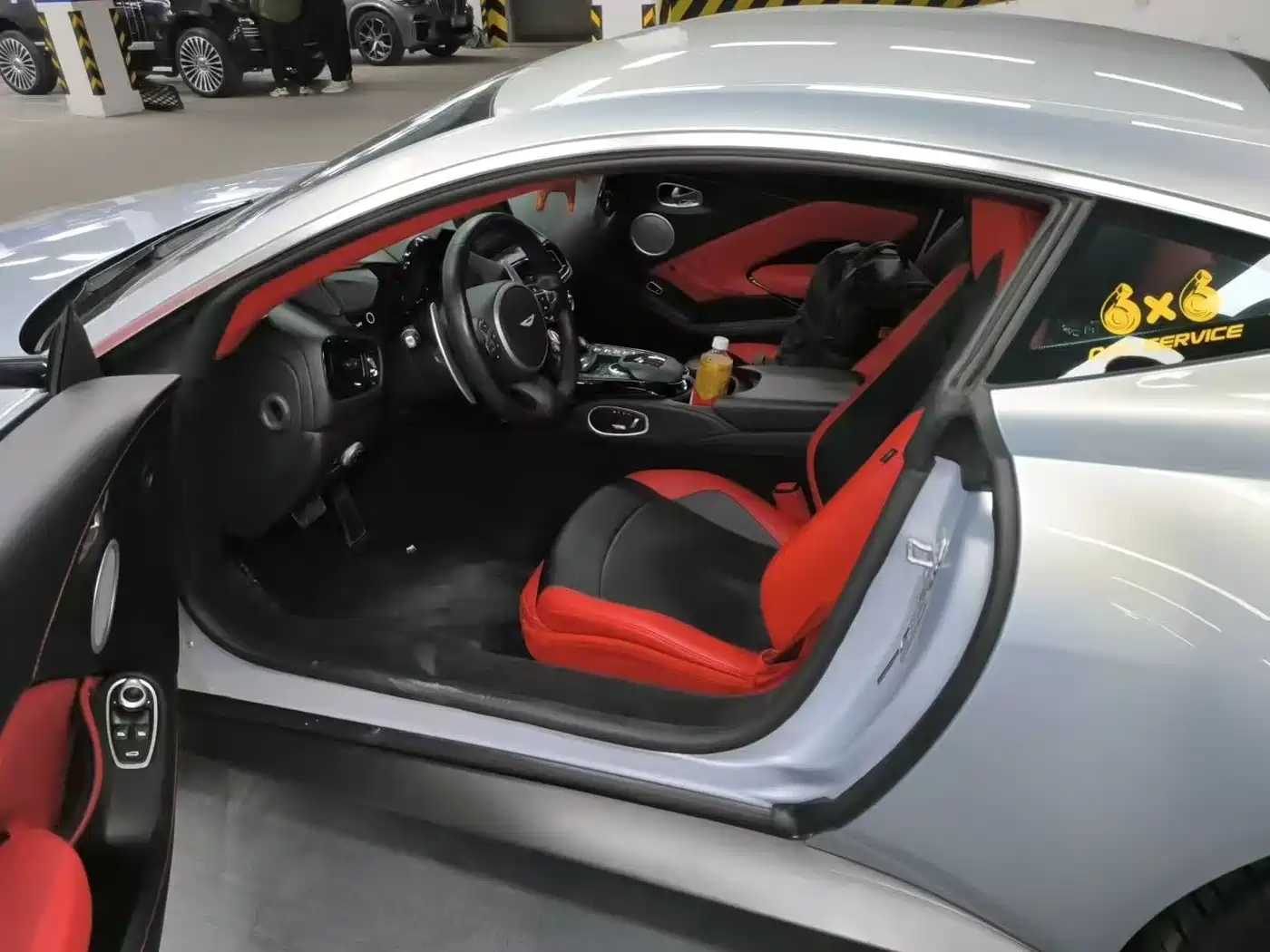 Aston Martin V8 Vantage 2018 4.0T V8 Coupe фото 4