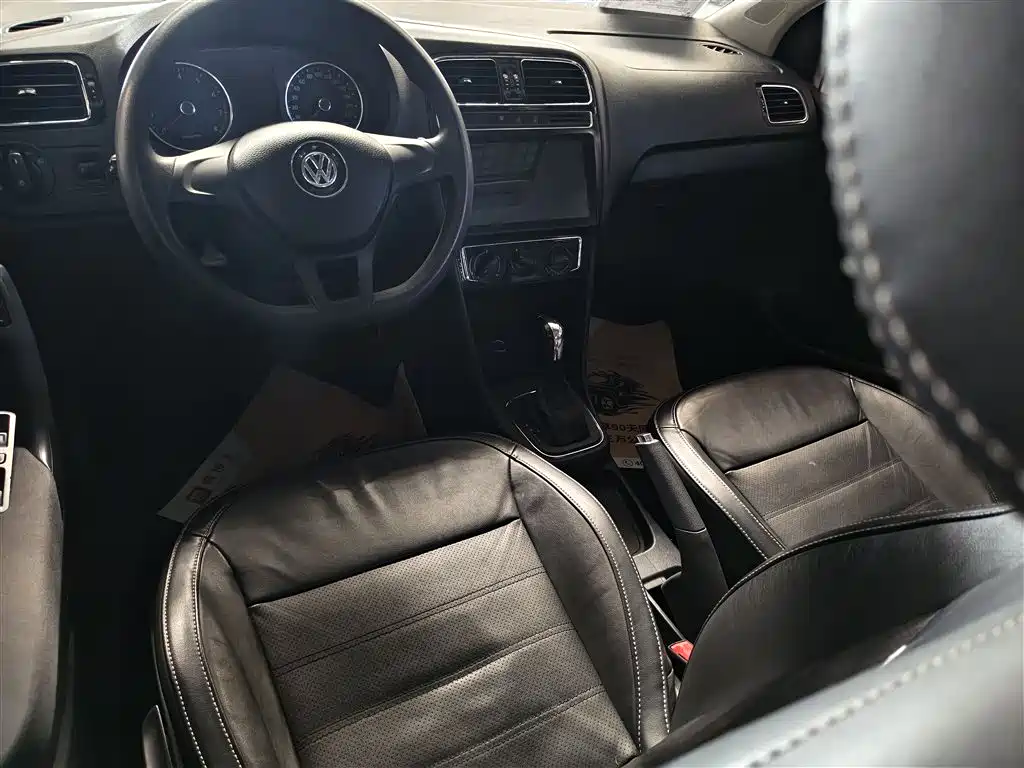 Volkswagen Polo 2014 1.6L Automatic Comfort Edition фото 11