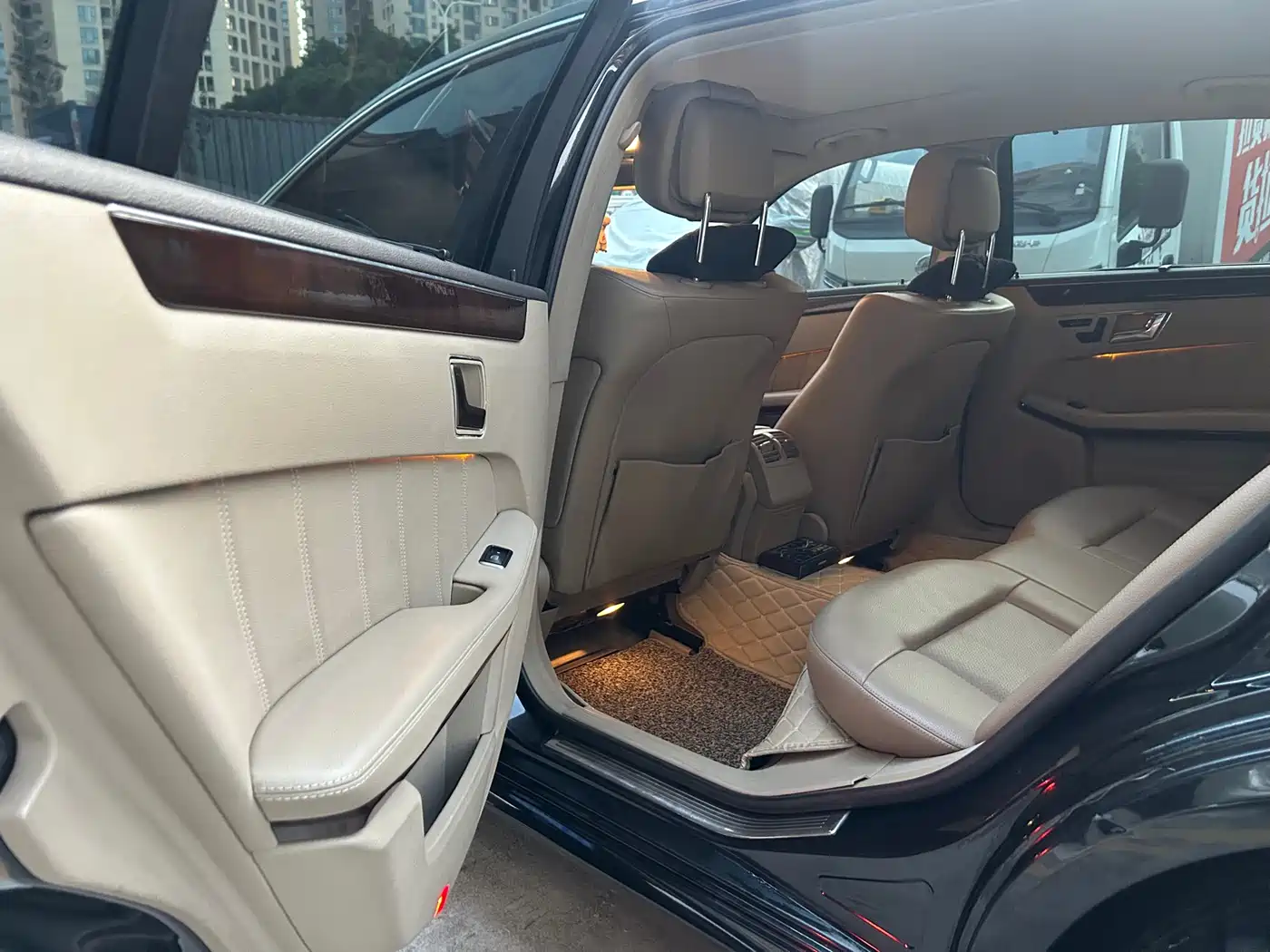 Mercedes-Benz E-Class 2011 E 200 L CGI Elegance фото 8
