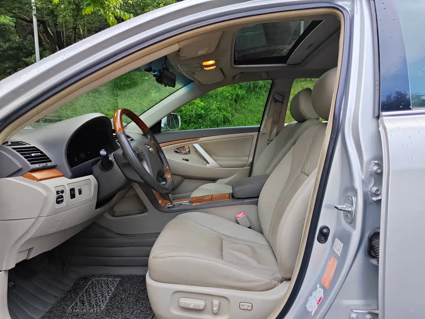 Photo 4 - Toyota Camry