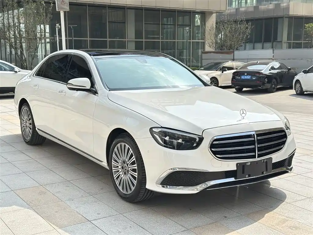Mercedes-Benz E-Class 2023 E 300 L Fashion фото 5