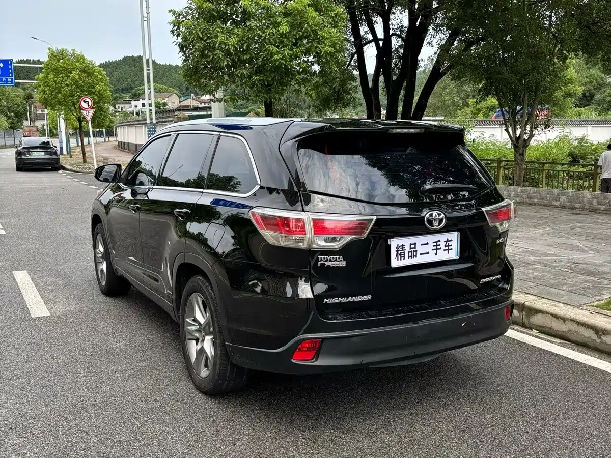 Фото 7 - Toyota Highlander