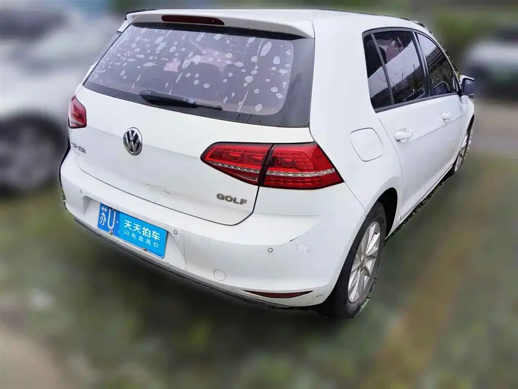 Photo 2 - Volkswagen Golf