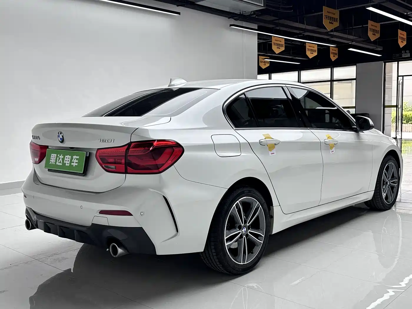 BMW 1 Series 2022 120i M Sport фото 5