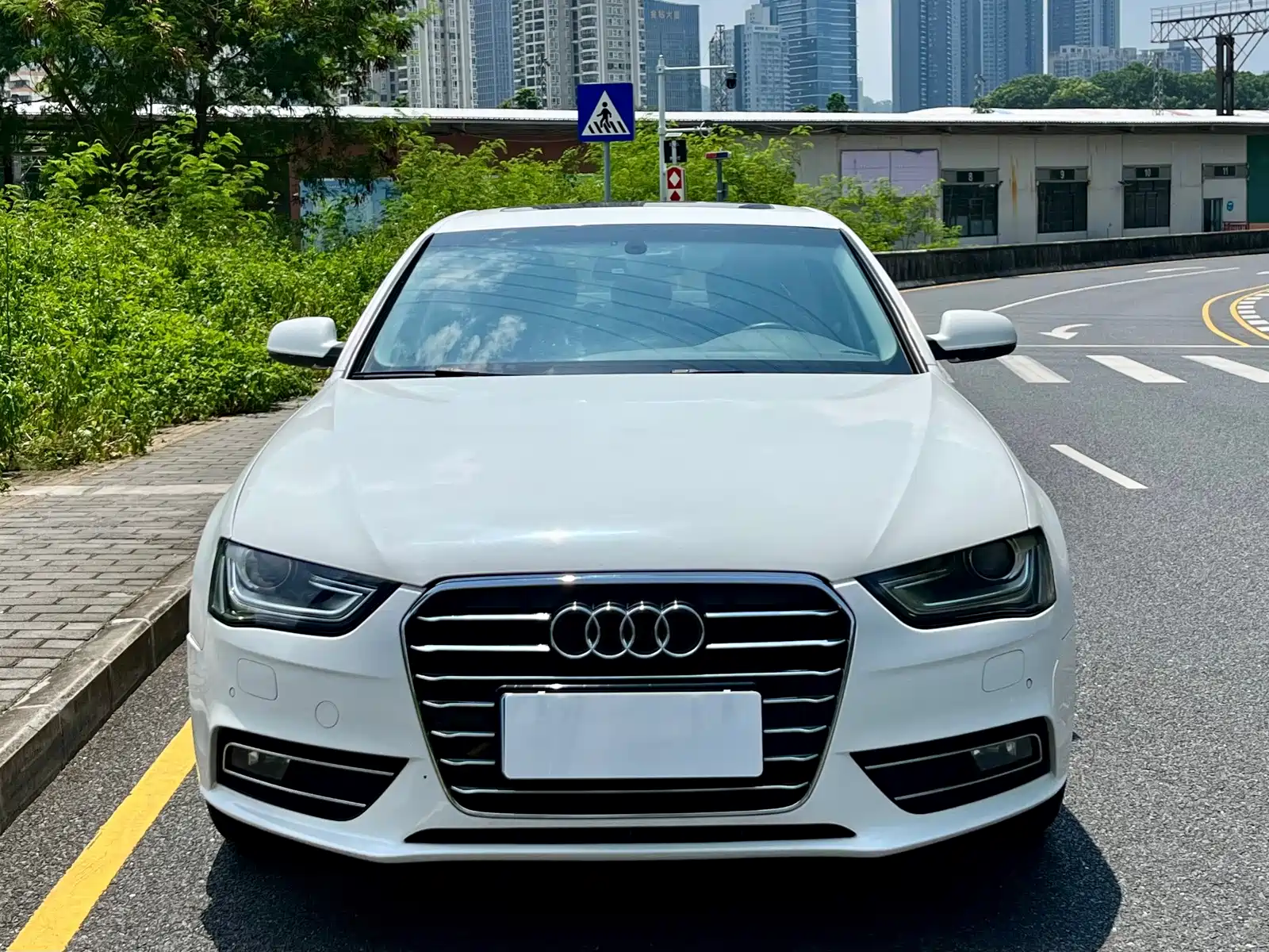 Фото 2 - Audi A4L