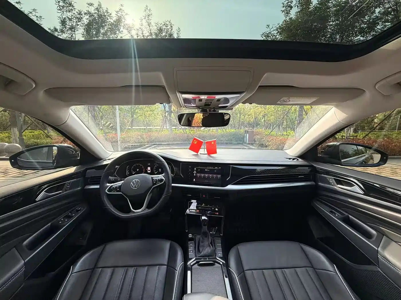 Volkswagen Passat 2023 330TSI Starlight Elite Edition фото 21