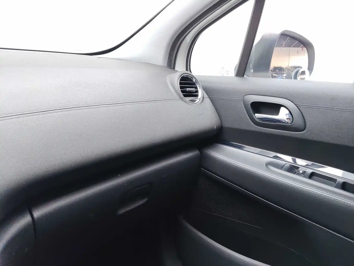 Peugeot 3008 2015 1.6THP Automatic Top Style Edition фото 25