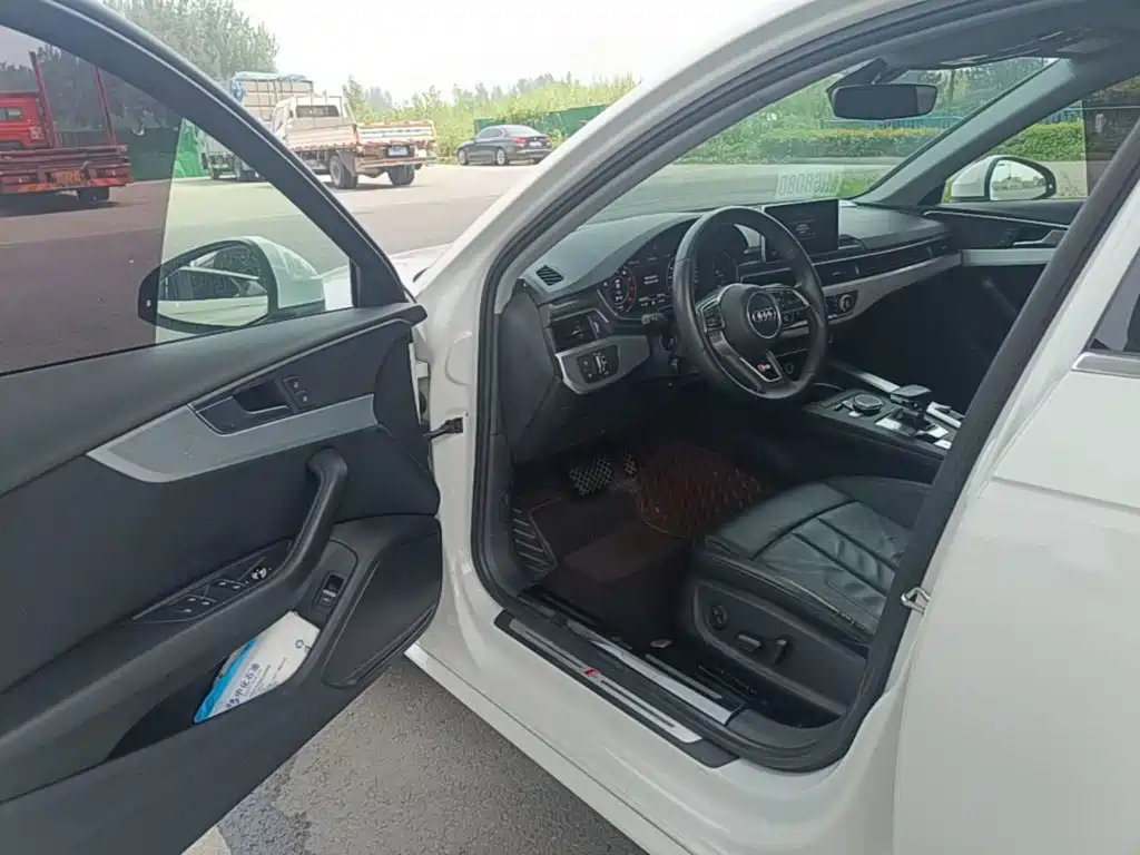Фото 16 - Audi A4L