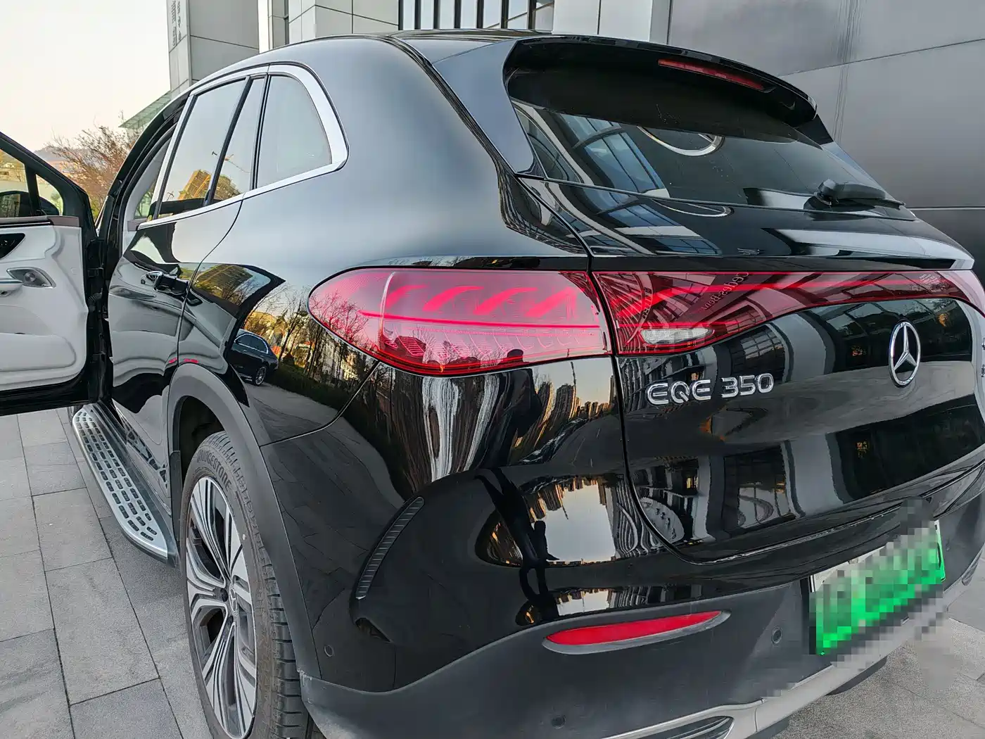 MERCEDES-BENZ EQE SUV