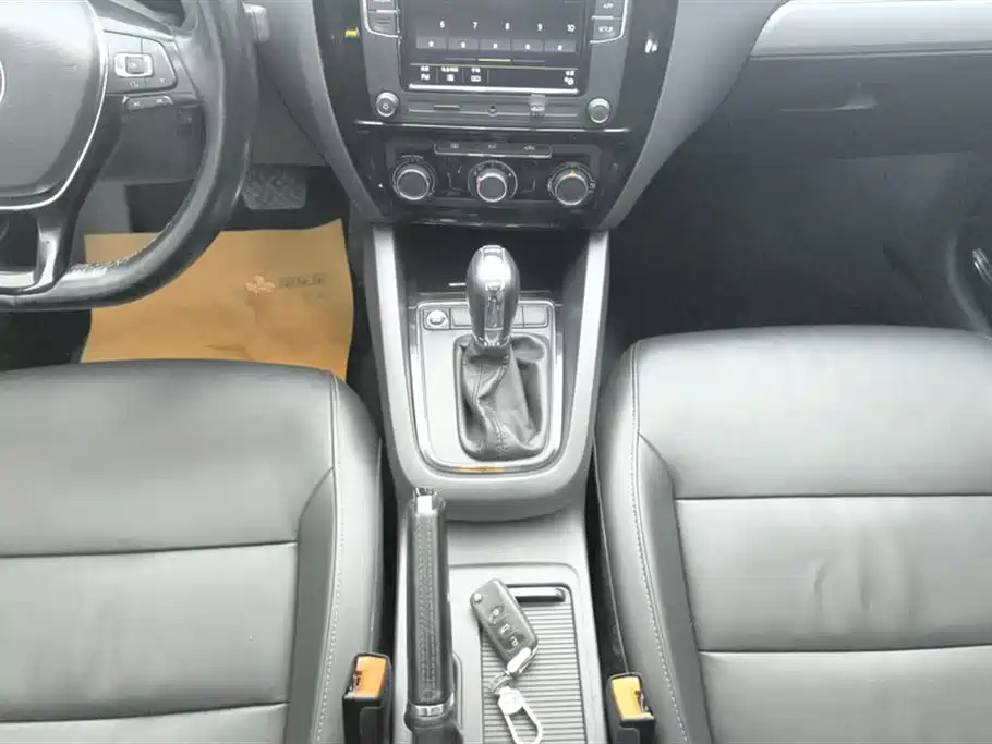 Volkswagen Sagitar 2018 280TSI DSG Spark Edition фото 16